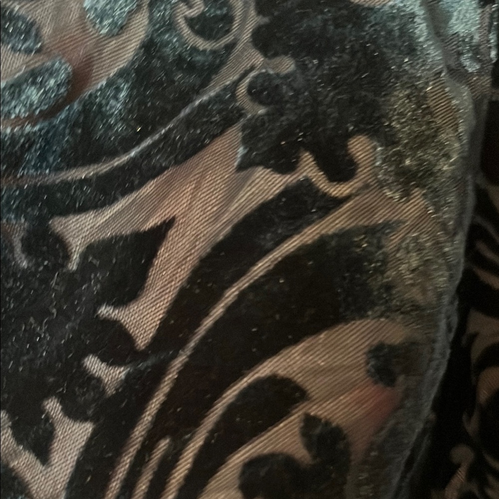 Green Long Sleeve velvet Shrug - Picture 6 of 6